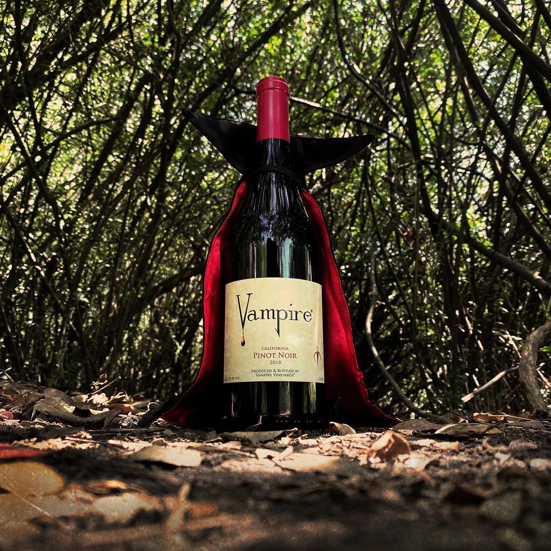 VAMPIRE® PINOT NOIR WITH COFFIN & CAPE - Image 6