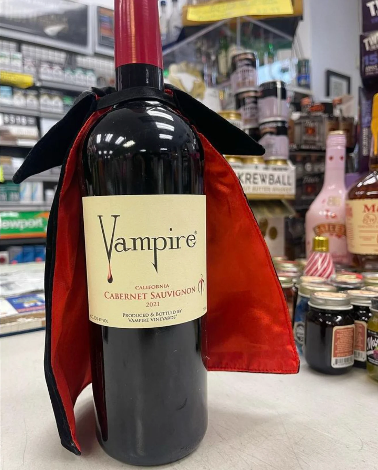 VAMPIRE® CABERNET SAUVIGNON WITH VAMPIRE WINE CAPE - Image 4