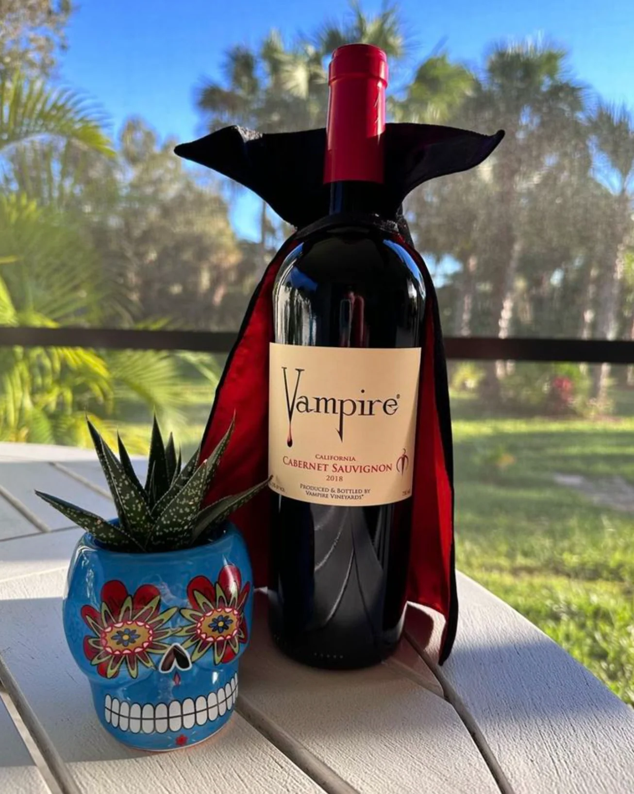 VAMPIRE® CABERNET SAUVIGNON WITH VAMPIRE WINE CAPE - Image 7